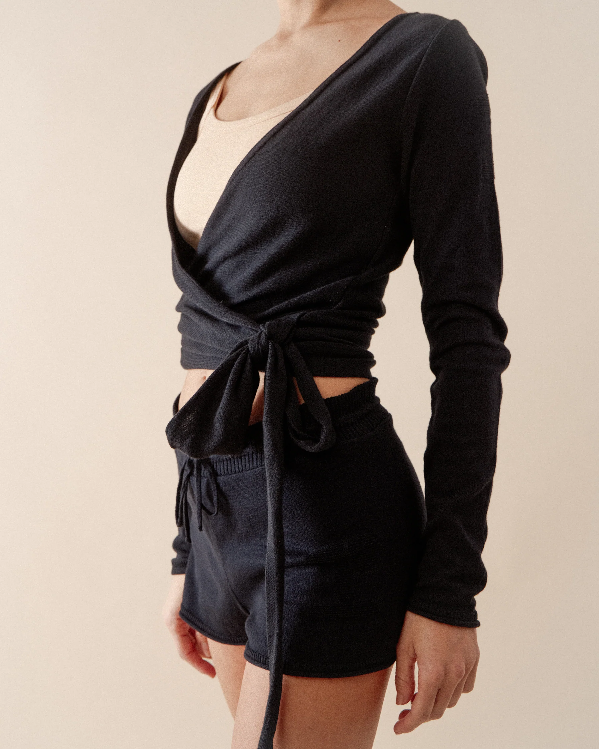 Cardigan en tricot à nouer